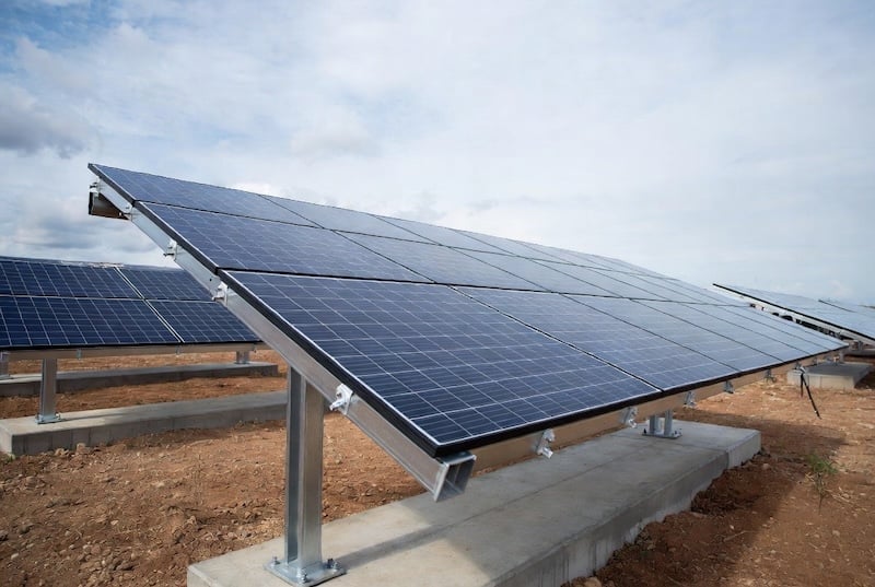 High-efficiency solar array installation